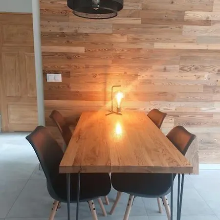 Lesny 3 Sarny 公寓 *